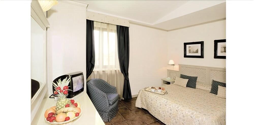 Hotel Quadrifoglio By Mancini Rome Exterior photo